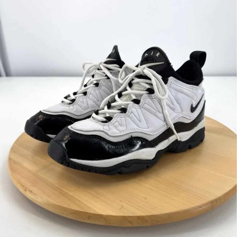 Nike Air Trainer Patrol Women's Athletic Shoes Size 7 EUR 38 White‎ and Black